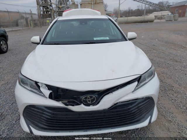 Toyota Camry Le Image 10
