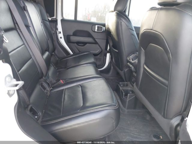 Jeep Gladiator Overland 4x4 Image 10