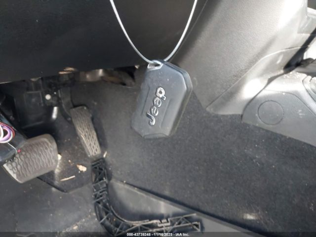 Jeep Gladiator Overland 4x4 Image 9