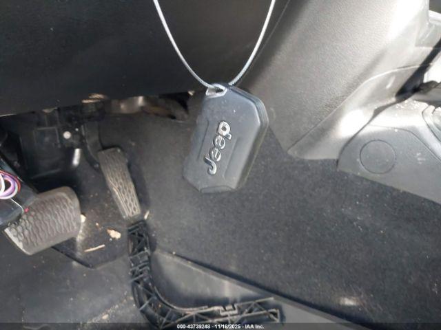 Jeep Gladiator Overland 4x4 Image 9