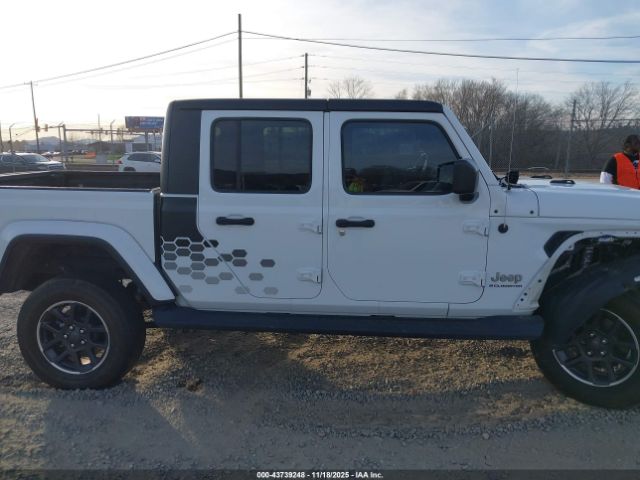 Jeep Gladiator Overland 4x4 Image 15