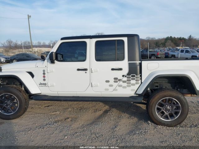 Jeep Gladiator Overland 4x4 Image 14