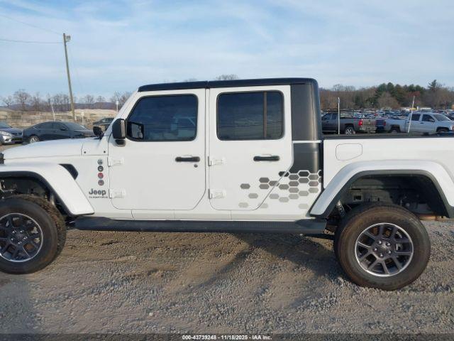 Jeep Gladiator Overland 4x4 Image 14