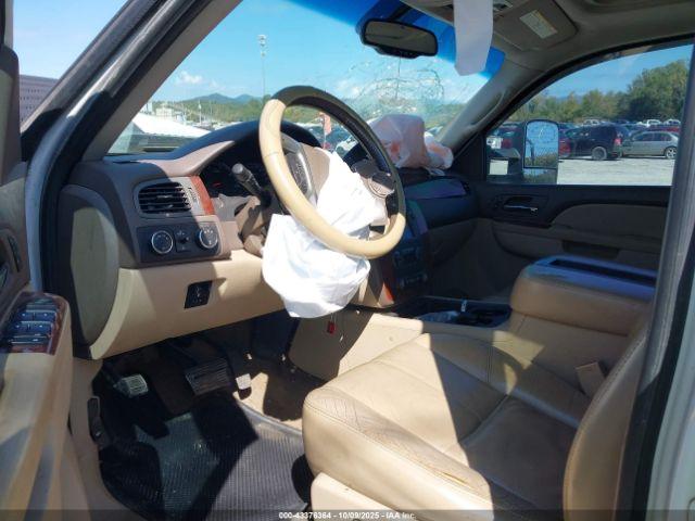 Chevrolet Silverado 3500 Ltz Image 14