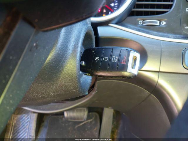 Kia Optima Lx Image 8