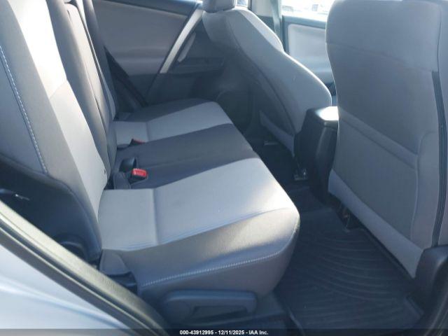 Toyota RAV4 Xle Image 10