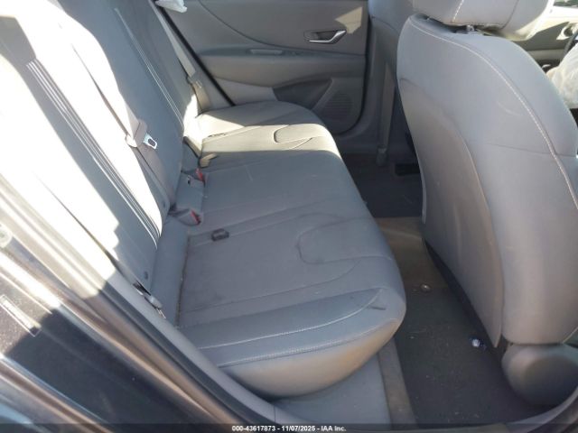 Hyundai ELANTRA Sel Image 12