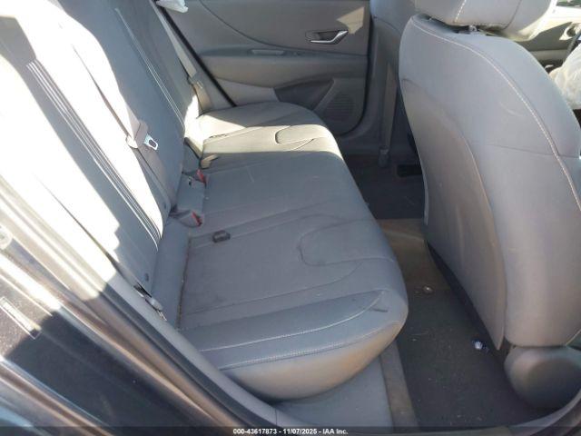 Hyundai ELANTRA Sel Image 12