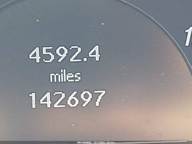 Mercedes-Benz E-Class Image 11