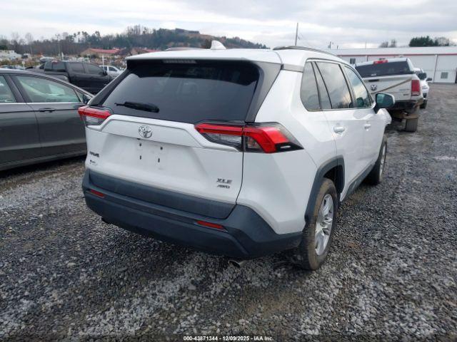 Toyota RAV4 Xle Image 17