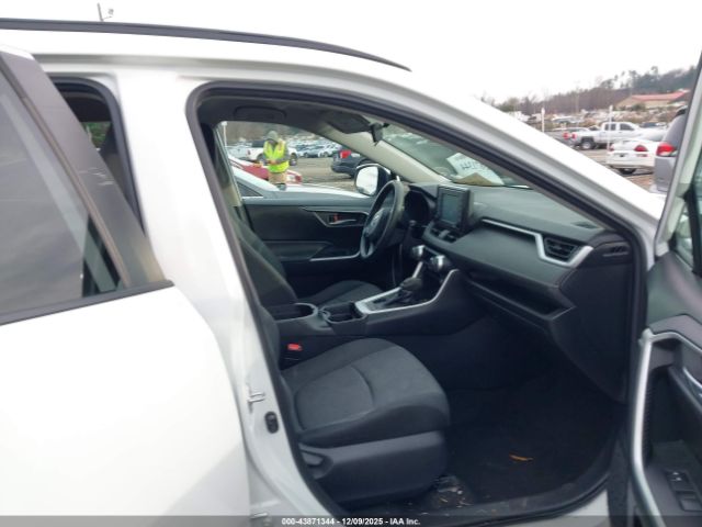 Toyota RAV4 Xle Image 10