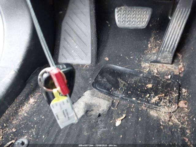 Toyota RAV4 Xle Image 13