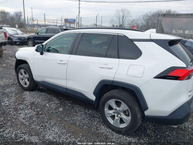 Toyota RAV4 Xle Image 11