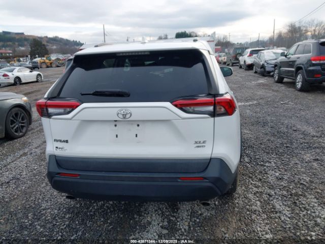 Toyota RAV4 Xle Image 15