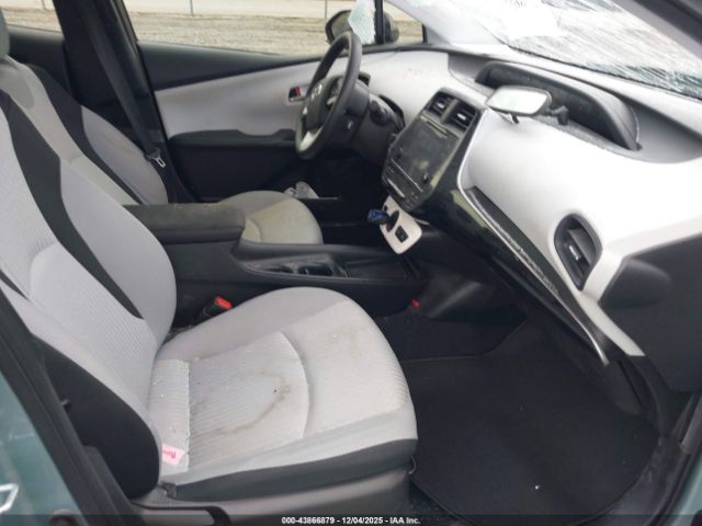 Toyota Prius Two Image 5