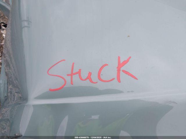 Toyota Prius Two Image 9