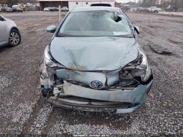 Toyota Prius Two Image 2