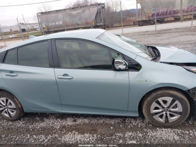 Toyota Prius Two Image 12