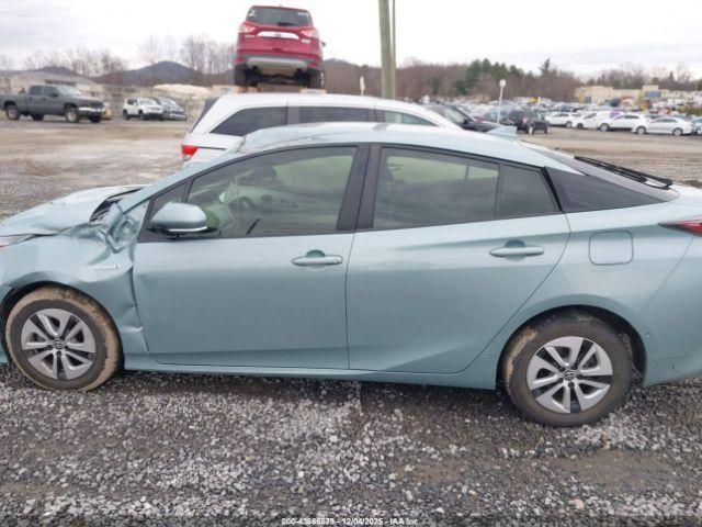 Toyota Prius Two Image 16