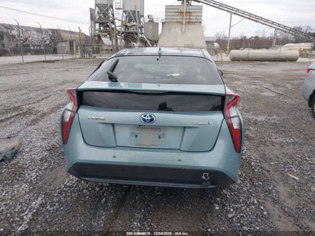 Toyota Prius Two Image 11