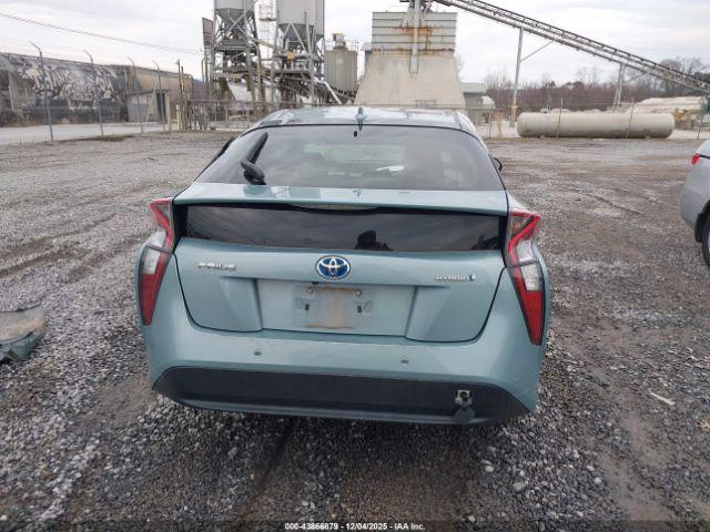 Toyota Prius Two Image 11