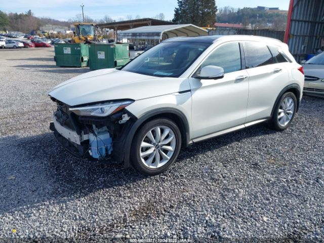 INFINITI Qx Essential Image 2