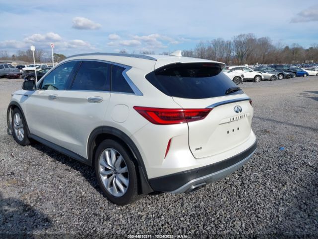 INFINITI Qx Essential Image 3
