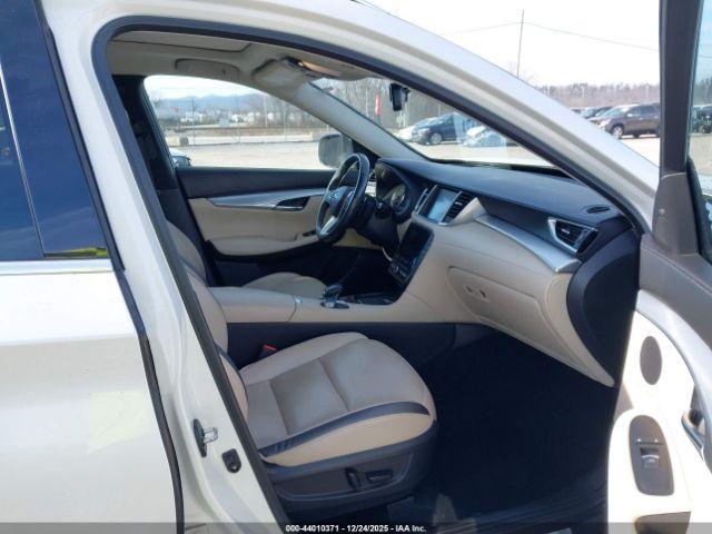 INFINITI Qx Essential Image 14