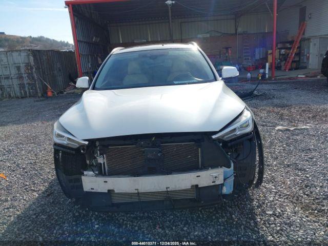 INFINITI Qx Essential Image 17