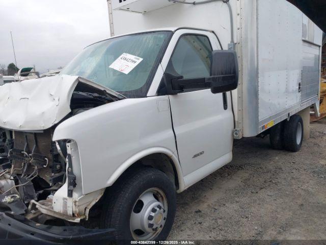 Chevrolet Express 4500 Image 5