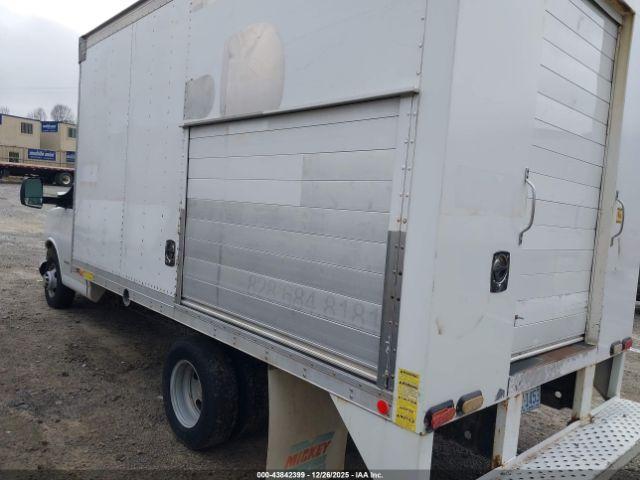 Chevrolet Express 4500 Image 6