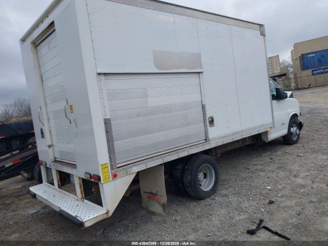 Chevrolet Express 4500 Image 8