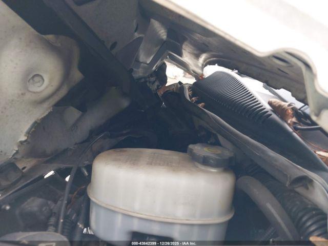 Chevrolet Express 4500 Image 9