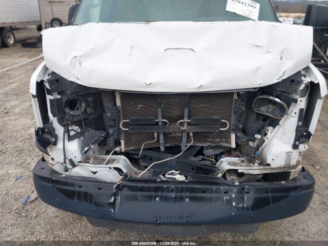 Chevrolet Express 4500 Image 12