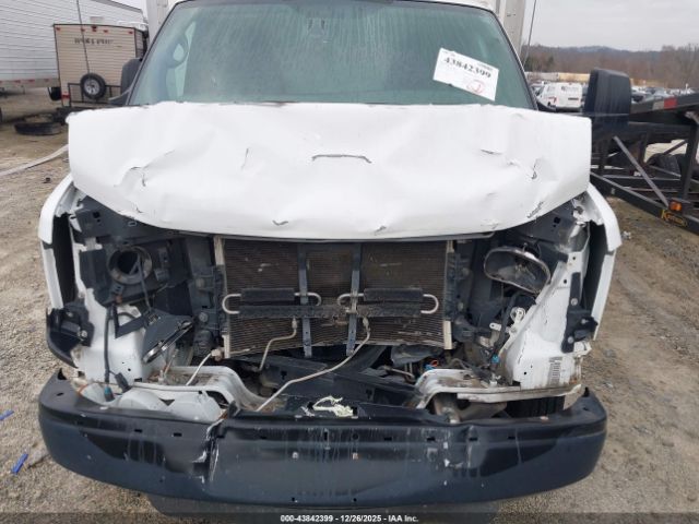 Chevrolet Express 4500 Image 10