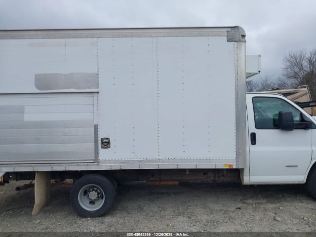 Chevrolet Express 4500 Image 4