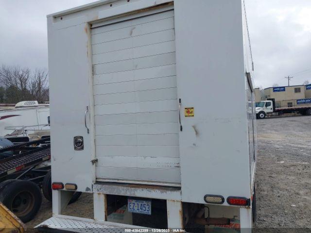 Chevrolet Express 4500 Image 14