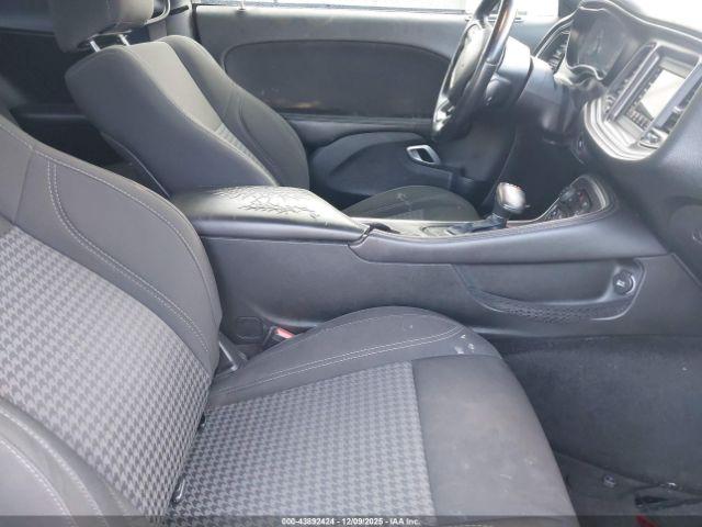 Dodge Challenger Sxt Image 2