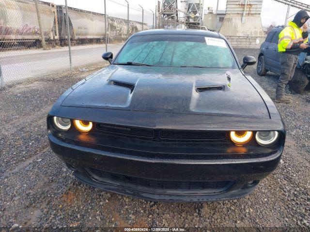 Dodge Challenger Sxt Image 10