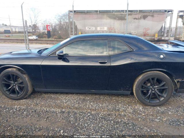 Dodge Challenger Sxt Image 8