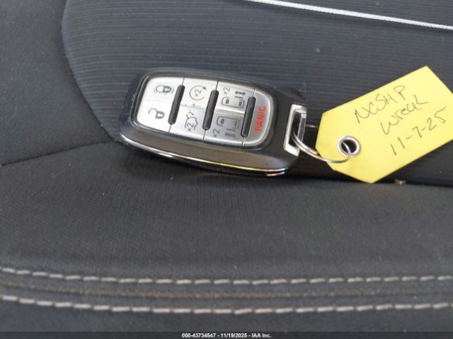 Chrysler Pacifica Touring Plus Image 5