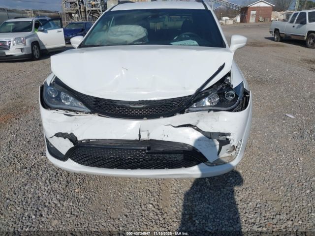 Chrysler Pacifica Touring Plus Image 15