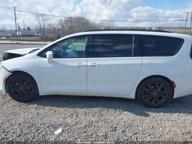 Chrysler Pacifica Touring Plus Image 2