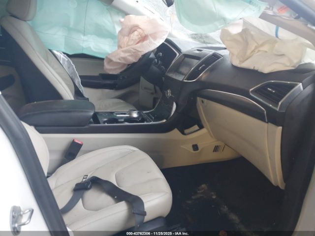 Ford Edge Titanium Image 4